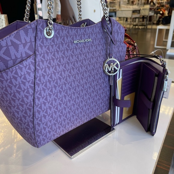 MICHAEL KORS JST Lg Chain Shoulder Tote & Double Zip Wristlet Wallet 
Dk Purple - Picture 11 of 16